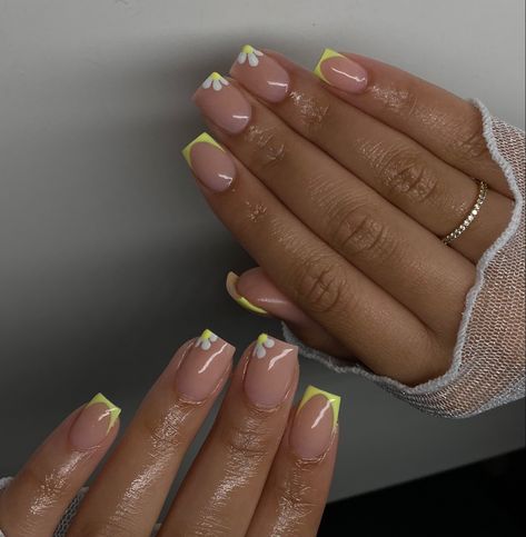 Short nails Short Nails Ideas Elegant, Short French Tip Nails With Design Simple, Really Short Acrylic Nails Designs, Small Nails Design Summer, Nail Idea Short Square, Elegant Short Acrylic Nails, Shorts Nails Ideas Gel, Nail Art For Natural Short Nails, Active Length Nail Designs