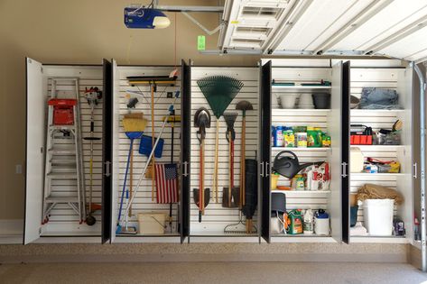 Garage Velo, Garage Wall Storage, Garage Storage Inspiration, Diy Garage Storage Cabinets, Plan Garage, Garage Design Interior, Garage Organisation, Garage Shelves, Garage Renovation