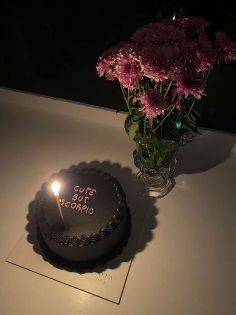 Pretty Birthday Cakes Black, Scorpio Birthday Cake Black, Scorpio Cake Birthdays Aesthetic, Black Cakes Aesthetic, Birthday Cake Aesthetic Scorpio, Scorpio Birthday Theme, Black Scorpio Cake, 18th Bday Cake Aesthetic, Scorpio Bday Cakes