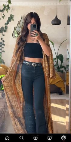 70s Style Jeans Outfit, Boho Style Outfits Casual Bohemian, Girly Hippie Outfits, Hippie Cowboy Aesthetic, Boho Classy Outfits, Boho Western Outfits Fall, Boho Baddie Aesthetic, Western Hippie Outfits, Spiritual Aesthetic Outfit