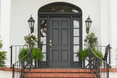 19 Creative Ideas That Will Help You To Choose The Right Front Door Front Doors With Side Lights, Residential Front Doors, Housing Inspiration, Traditional Entry, Most Popular Paint Colors, Traditional Front Doors, Brick Steps, Modern Exterior Doors, Beautiful Front Doors