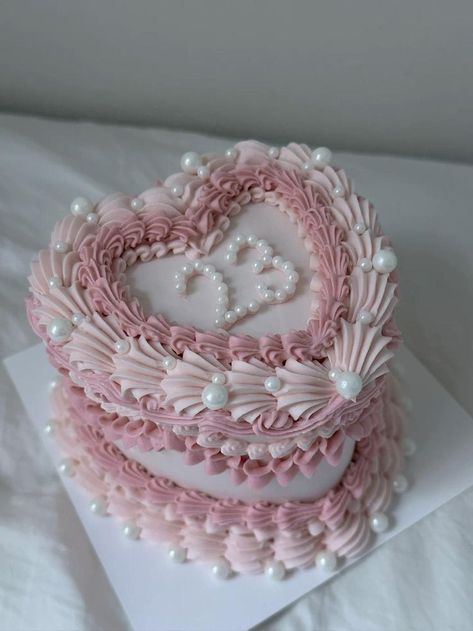 Pink Bday Cake, Pink Bday, 23 Birthday Cake, Heart Cake Design, Vintage Heart Cake, Heart Birthday Cake, Vintage Birthday Cakes, Pearl Cake, Pinterest Cake