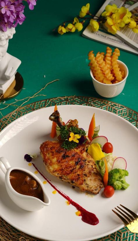 Chef Plating Ideas, Fried Chicken Plating, Chicken Steak Plating, Plating Ideas Main Course, Plating Main Course, Main Course Plating, Plating Chicken, Appetizer Plating, Plating Food Presentation