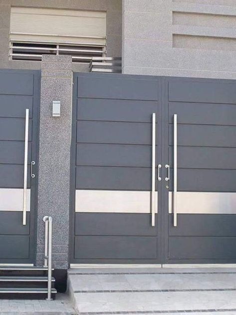 Front/Main gate/door that bring a stylish appeal to your home. Modern Front Gate Design, Pagar Modern, Iron Main Gate Design, Modern Main Gate Designs, Home Gate Design, Gate Wall Design, Gate Designs Modern, Grill Gate Design, House Main Gates Design