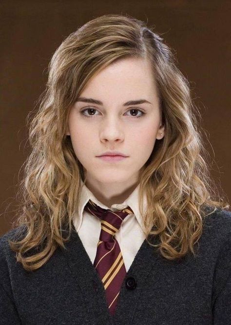 Female Harry Potter Characters, Harry Potter Female Characters, Female Harry Potter, Emma Watson Harry Potter, Emma Watson Belle, Harry Potter Hermione Granger, Images Harry Potter, Harry Potter Hermione, Ginny Weasley