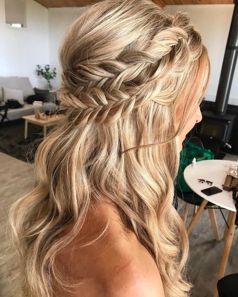 Fishtail Braid Half Updo Hairstyles For Hoco, Braid Half Up, Half Up Hairstyles, Braid Half Up Half Down, Bridemaids Hairstyles, Wedding Hair Half, Bridesmaid Hair Long, Braided Half Up, Hoco Hairstyles