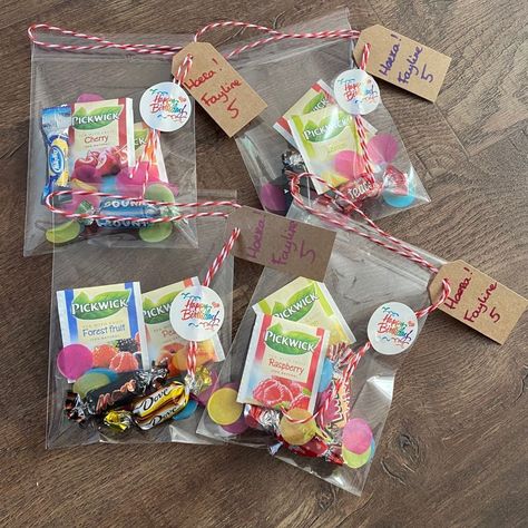 Souvenirs Birthday Kids, Kids Birthday Treats, Diy Eid Gifts, Aesthetic Easter, Return Gifts For Kids, Templat Kotak, Diy Easter Gifts, Cute Gifts For Friends, Wedding Gift Wrapping