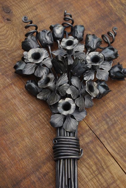 flower bouquets (9), via Flickr. Wrought Iron Accessories, Iron Wine Rack, Flowers For Mom, Wrought Iron Design, Blacksmith Projects, Yard Ornaments, Metal Working Projects, Steel Flowers, Flower Iphone Wallpaper