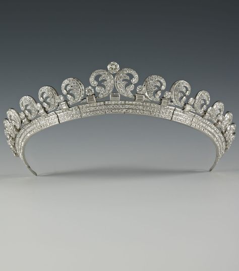 Cartier London | An Art Deco Diamond Halo Diadem, 1936. Halo Tiara, Royal Core, Royal Collection Trust, King George Vi, Royal Tiaras, Beautiful Tiaras, Edwardian Jewelry, Fake Jewelry, Diamond Tiara