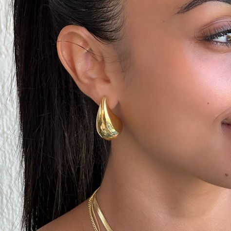 Shop our range of Beautiful Women's Earrings. PRYA has a wide selection of on-trend Gold, Silver and Stainless-Steel Earrings that help you look & feel amazing. Jewellery Shoot, Big Dangle Earrings, Pinterest Predicts, Timeless Earrings, Stud Drop Earrings, Tear Drop Earrings, Chunky Earrings, Luxe Jewelry, Gold Statement Earrings