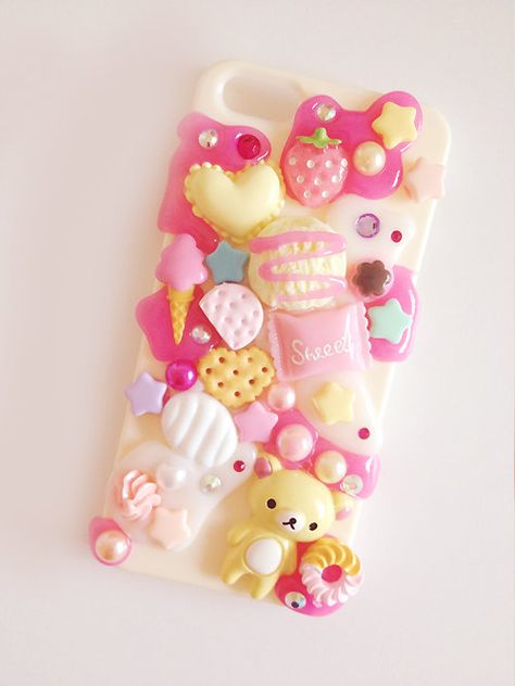 SALE Kawaii iPhone 4/4S Decoden Case Candies & Deco by Minimou, kr135.00 Decoden Diy, Kawaii Iphone Case, Decoden Case, Decoden Phone Case, Girly Phone Cases, Kawaii Phone Case, Cute Polymer Clay, Kawaii Accessories, Ipod Cases