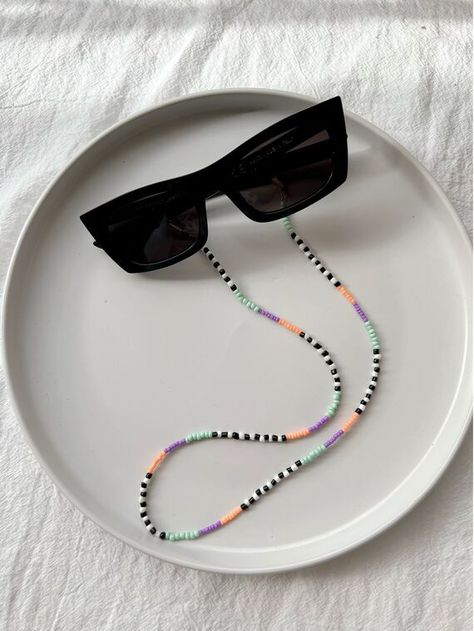 Sunglasses Beaded Chain, Diy Glasses Chain, Beaded Sunglasses Chain, Diy Jewelry Videos, Sunglasses Colorful, Diy Sunglasses, Diy Glasses, Beaded Sunglasses, Boho Jewelry Diy