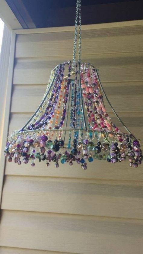 Lamp Shade Crafts, Wind Chimes Homemade, Glass Bead Crafts, Beaded Lampshade, Wind Chimes Craft, Beaded Lamps, Lampshade Makeover, Art Perle, Easter Tree Decorations