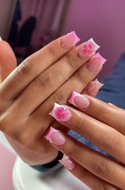 Pink Nails Pink French Tip, Pink Nails Acrylic Birthday, Acrylic Nails Short With Design, Natural Color Short Nails, Short Simple Cute Nails, Summer Holiday Nail Inspiration, Blue Flowers Nails Design, Almond Pink Flower Nails, Short Square Acrylic