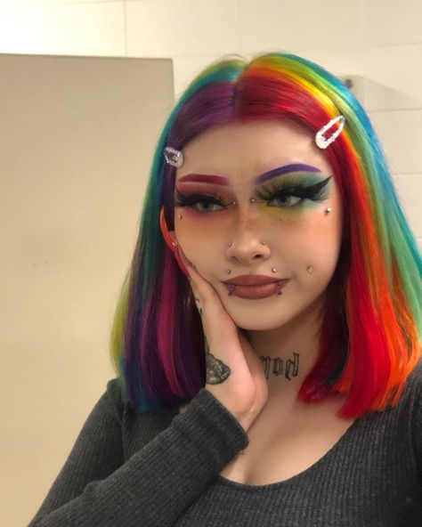 Weird Haircuts, Edgy Summer, Unicorn With Rainbow, Pretty Rainbow, Rainbow Hair Color, Hair Color Crazy, Dyed Hair Inspiration, Split Hair, Hair With Bangs