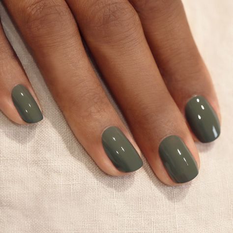 Khaki Nails, Green Nail Polish, Green Nail, Vernis Semi Permanent, Casual Nails, Nagel Inspo, Neutral Nails, Cat Kuku, Manicure Y Pedicure