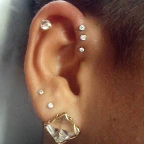 Cassie Ventura's Piercings & Jewelry | Steal Her Style Piercings Oor, Three Earrings, Piercings Bonitos, Earrings Piercings, Triple Forward Helix, Forward Helix Piercing, Forward Helix, Steal Her Style, Cute Piercings