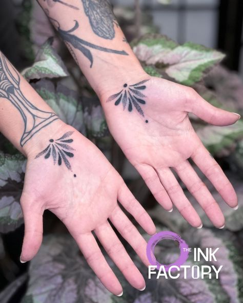 Palm Of The Hand Tattoo, Ornamental Palm Tattoo, Unique Hand Tattoos Women, Pisces Hand Tattoo, Palm Of Hand Tattoo, Palm Tattoo Hand, Palm Hand Tattoo, Palm Tattoos For Women, Palm Size Tattoos Ideas