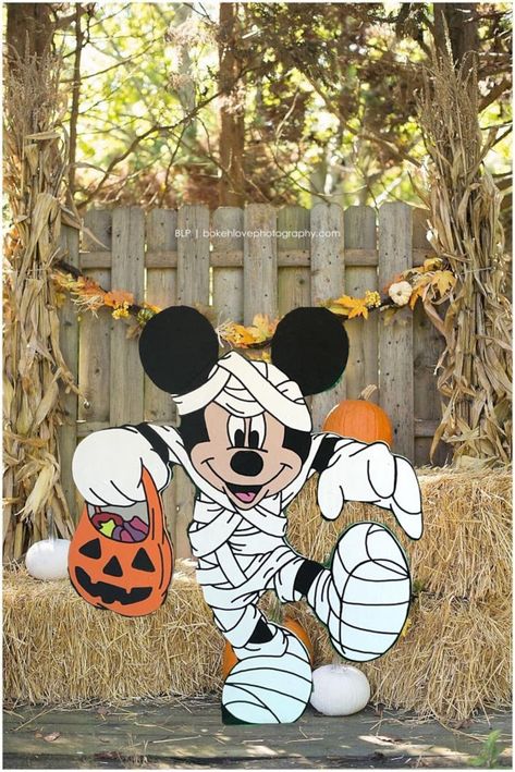 Halloween Yard Displays, Disney Halloween Decorations, Disney Halloween Parties, Halloween Yard Signs, Mickey Halloween Party, Halloween Yard Art, Mickey Mouse Decorations, Harvest Fest, Halloween Party Props