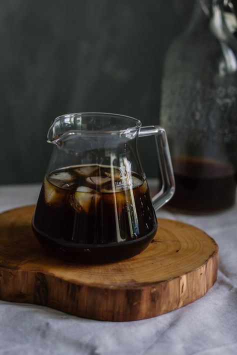 Best Cold Brew Coffee, Cold Brew At Home, Iced Coffee At Home, Making Cold Brew Coffee, How To Make Ice Coffee, Banana Coffee, Good Roasts, Ground Coffee Beans, Cold Brew Coffee Maker