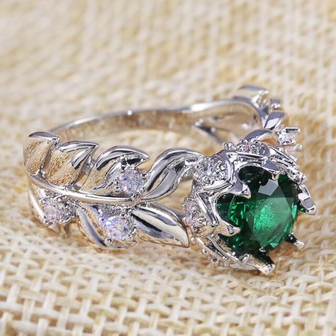 Green Gemstone Engagement Rings, Luxury Wedding Rings, Emerald Style, Pattern Wedding, Pattern Ring, Trendy Ring, Feather Pattern, Emerald Gemstone, Classic Ring