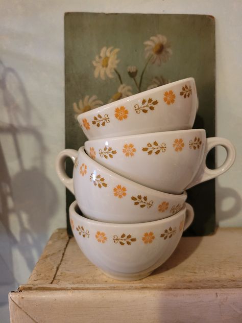 Set of 4 vintage Shenango China restaurant coffee cups. Cute little pattern of  leaves and flowers. No breaks or cracks but has some light staining around handles. Very good condition. These are great cups for outdoor bonfires! I use some of mine for that purpose. Luna Fashion, China Restaurant, Vintage Coffee Cups, Pretty Cups, Cottage Kitchen, Coffee Set, Vintage Coffee, Cups And Mugs, Dream Kitchen