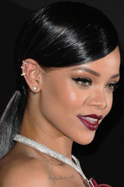 Rihanna Makeup, Looks Rihanna, Rihanna Hairstyles, Double Ear Piercings, Pink Tourmaline Crystal, Rihanna Looks, Rihanna Riri, Rihanna Style, Spike Earrings