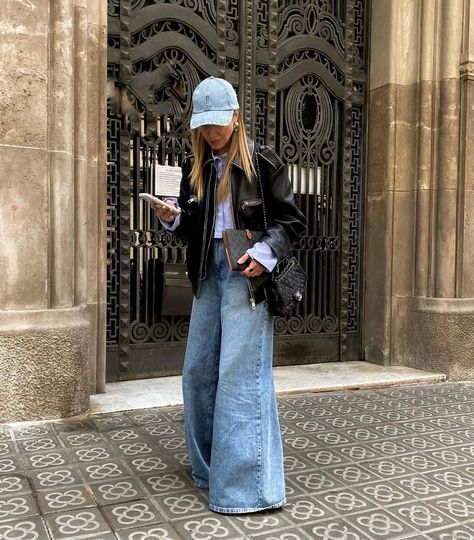 Street Style 2023, Wide Leg Jeans Outfit, Denim Street Style, Look Jean, Jeans Street Style, Copenhagen Fashion, Populaire Outfits, Style 2023, Outfit Jeans