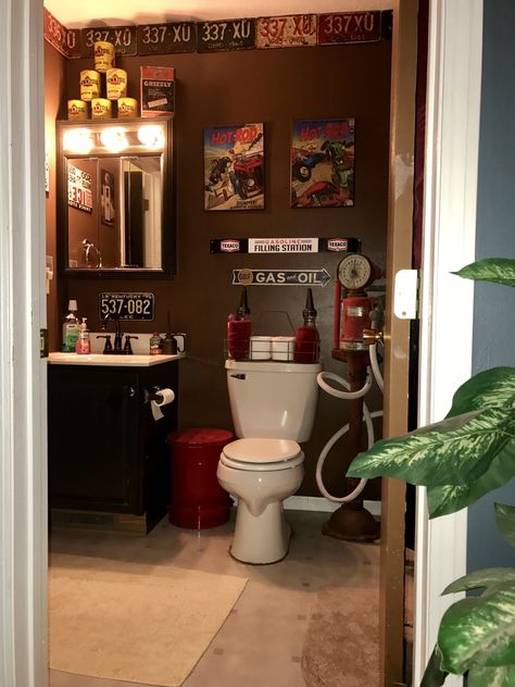 Gasoline alley Automotive Bathroom Ideas, Amazing Toilets, Diner Bathroom, Man Cave Bathroom Ideas, Garage Bathroom Ideas, Grunge Bathroom, Bathroom For Men, Custom Industrial Furniture, Mens Bathroom