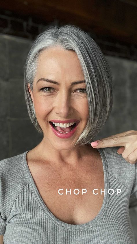 Silver Hair Ideas, Grey Transition, Silver Bob, Luisa Dunn, Gray Icons, Mama Hair, Silver Haired Beauties, Grey Hair Transformation, Short Silver Hair