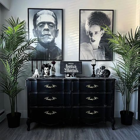 Goth Salon, Ikea Halloween, Cottage Goth, Gothic Living Room, Gothic Decor Bedroom, Goth Bedroom, Spooky Home, Gothic Bedroom, Baroque Decor