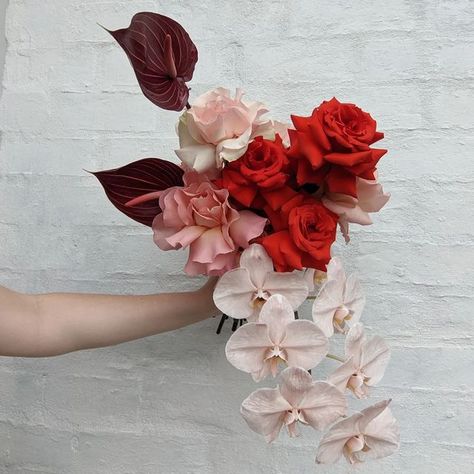 Red Anthurium Bouquet, Anthurium Bouquet, Floral Cafe, Pink And Burgundy Wedding, Faux Arrangements, Colourful Bouquet, Modern Bridal Bouquets, Simple Wedding Bouquets, Floral Art Arrangements