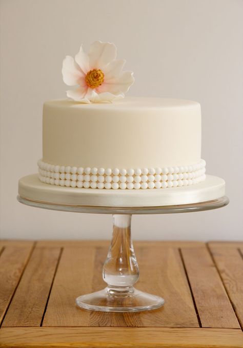 Simple Wedding Cake Small One Tier Blue, Simple Wedding Cake Ideas 1 Tier, Engagement Cake Designs Simple 1 Tier, Wedding Cake Designs Single Tier, Minimalist Wedding Cake One Tier, Single Tier Wedding Cake Elegant, Simple White Cake Design, Simple Wedding Cake Small One Tier, Simple Engagement Cake