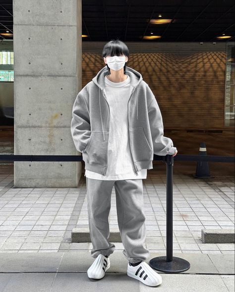 Korean Baggy Outfits, Men Athleisure Outfits, Outfit Inspo Men, Sports Wear Outfits, Thrifted Style, Outfit Korean Style, Athleisure Men, Minimalist Fashion Men, Dance Outfits Practice