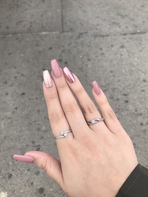 Rose Gold Nails Acrylic, Gold Chrome Nails, Gold Acrylic Nails, Pink Chrome Nails, Manikur Kuku, Pink Glitter Nails, Pink Chrome, Rose Gold Nails, Rose Nails