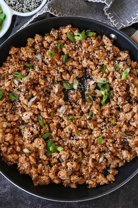 Sesame Ground Chicken comes together in just 15 minutes! Serve with rice and broccoli for a complete dinner! Ground Chicken Recipes Easy, Baked Chicken Meatballs, Ground Chicken Recipes, Chicken Easy, Easy Eat, Easy Dinner Recipe, Baked Chicken Wings, Sprout Recipes, Chicken Dinners