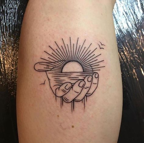 Cool Tattoos For Guys Unique, Sunrise Tattoo, Tattoo Sonne, Sunset Tattoo, Sunset Tattoos, Palm Tattoos, Tato Lengan, Inspiration Tattoos, Tattoos Geometric