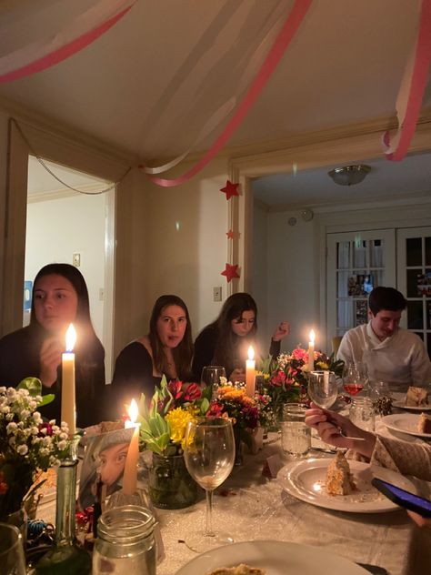 Intimate House Party, House Party Aesthetic, Apartment Party, 20th Birthday Party, Xmas Dinner, Birthday Dinner Party, Party Aesthetic, 27th Birthday, Cosy Christmas