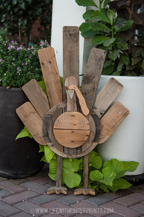 Pallet Turkey, Thanksgiving Wood Crafts, Wooden Turkey, Thanksgiving Decorations Outdoor, Fall Wood Crafts, Halloween Wood Crafts, Fall Thanksgiving Decor, Fall Deco, Pallet Crafts