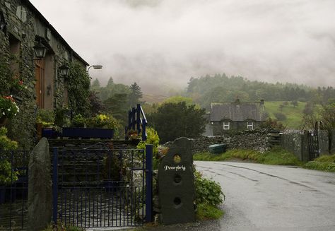 rainy day in england England Aesthetic, England Countryside, English Countryside, England Travel, Nature Aesthetic, Pretty Places, Rainy Days, Small Towns, Rainy Day