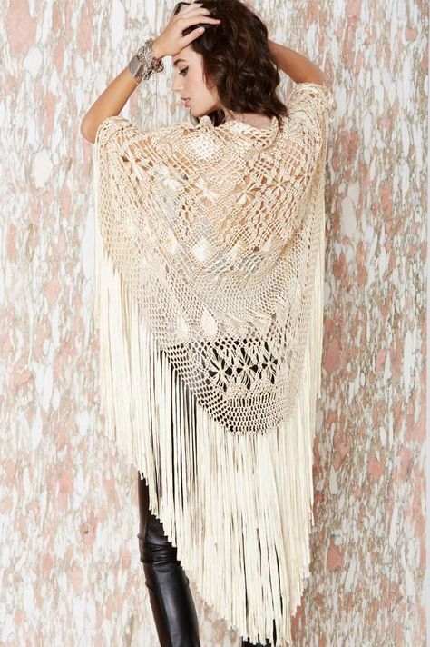 Let's Hang Fringe Scarf Macrame Shawl, Shawl Outfit, Trendy Vest, Black Pinterest, Gal Fashion, Makramee Diy, Boho Beautiful, Fringe Kimono, Kimono Vintage