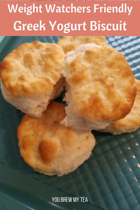 Healthy Biscuits Recipe, Greek Yogurt Biscuits, Healthy Biscuits, Taco Salat, Healthy Greek Yogurt, Weight Watchers Breakfast, Ww Recipes, Biscuit Recipe, Weight Watchers Meals