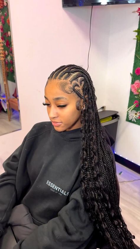 Urban Utopia: Aesthetics in City Backgrounds Twisted Hair, Braided Hairstyles For Black Women Cornrows, Feed In Braids Hairstyles, African Hair Braiding Styles, Box Braids Hairstyles For Black Women, Cute Braided Hairstyles, Cute Box Braids Hairstyles, Quick Braided Hairstyles, Feed In Braid