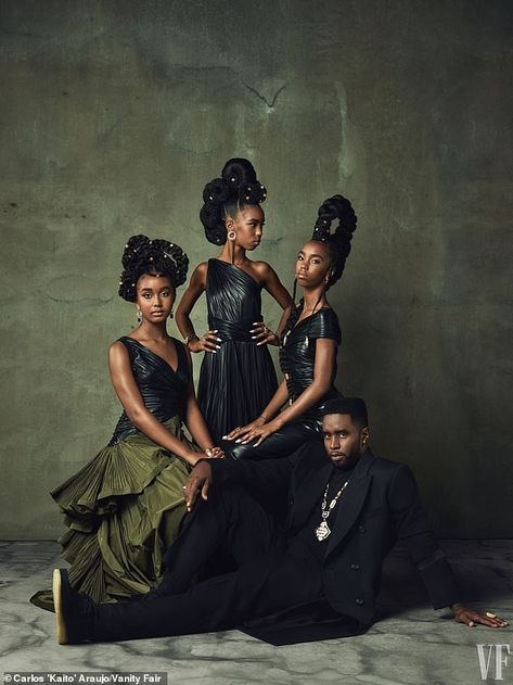 Father Daughter Photos, Vanity Fair Covers, Sean Diddy Combs, Sean Combs, Maria Lucia Hohan, Diddy Combs, Family Portrait Poses, Teenage Daughters, Three Daughters