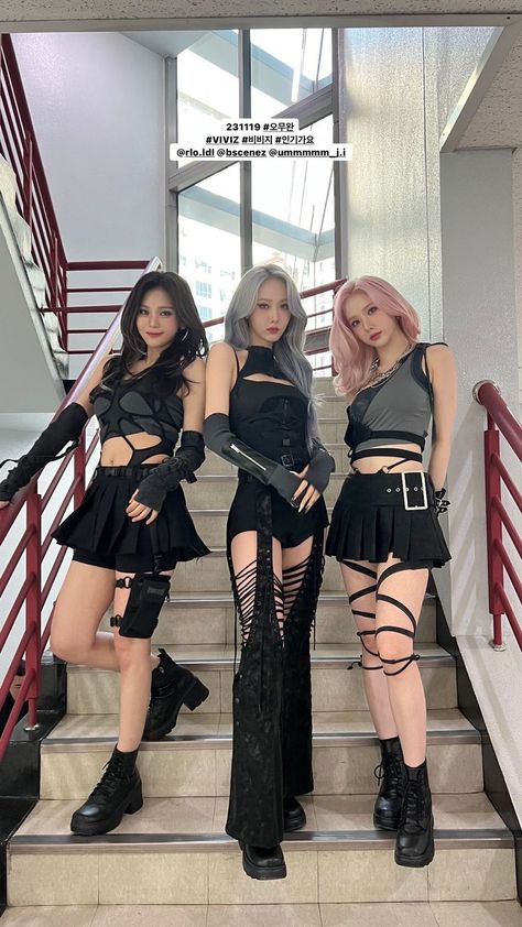 Viviz Maniac Outfit, Edgy Kpop Outfits, Kpop Idol Costume, Kpop Girl Outfits Stage, Aespa Outfits Stage, Kpop Idol Outfits Stage, Kpop Female Idols Outfits, Ocean Darkness, Aespa Stage Outfits