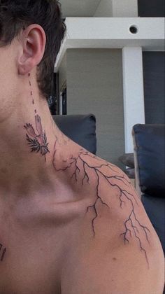 Tattoo On Collar Bone Men, Men’s Collarbone Tattoos, Colorbone Tattoos Ideas, Mens Collar Bone Tattoo, Lighting Tattoo Shoulder, Men Collar Bone Tattoo, Collar Bone Tattoo For Men, Collar Tattoo, Mario Tattoo