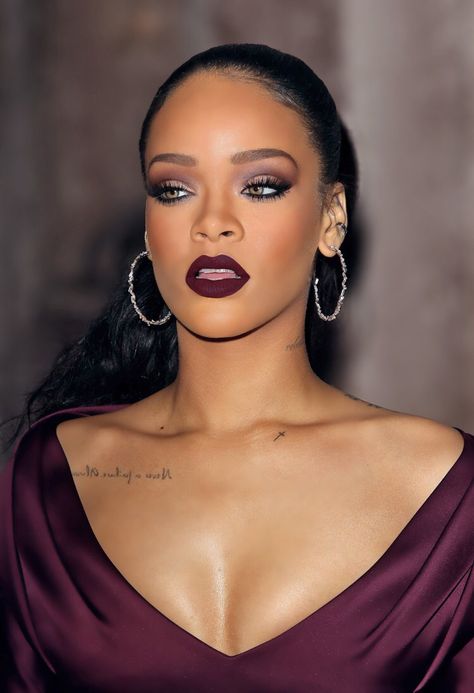 Rihanna. Makeup looks flawless! Eyeshadow Black, Looks Rihanna, Makeup Sephora, Dark Lipstick, Beauty Make-up, Makijaż Smokey Eye, Black Lips, Makeup Goals, Flawless Makeup