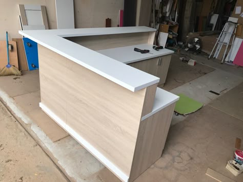 Shop Cash Counter Design Modern, Cashier Counter Design Store, Cash Counter Design Modern, Service Counter Design, Cashier Counter Design, Cash Counter Design, Office Counter Design, Dental Design Interior, Hangout Space