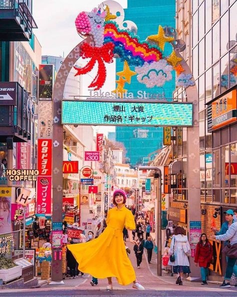 Osaka Instagram Spots, Japan Summer Outfit, Takeshita Dori, Tokyo Picture, Japan Photoshoot, Japan Travel Photography, Japan Pictures, Takeshita Street, Tokyo Aesthetic