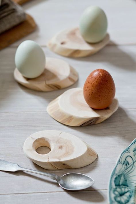 Juniper Wood, Wood Eggs, Wooden Kitchen Utensils, Hemma Diy, Egg Holder, Egg Cups, Wooden Kitchen, Wood Slices, Wooden Crafts